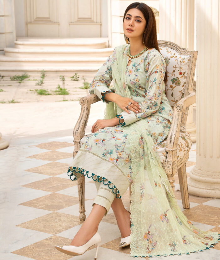 Pakistani woman wearing digital printed lawn shawlar kameez by Ayesha Styles.