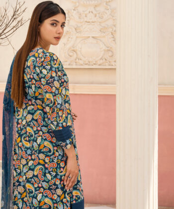 Pakistani woman wearing digital printed lawn shawlar kameez by Ayesha Styles.