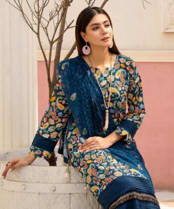 Pakistani woman wearing digital printed lawn shawlar kameez by Ayesha Styles.