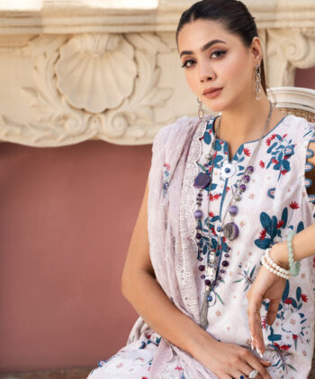 Pakistani woman wearing sleeveless digital printed lawn shawlar kameez by Ayesha Styles.