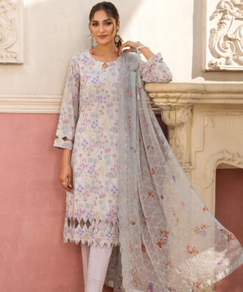 Pakistani woman wearing digital printed lawn shawlar kameez by Ayesha Styles.