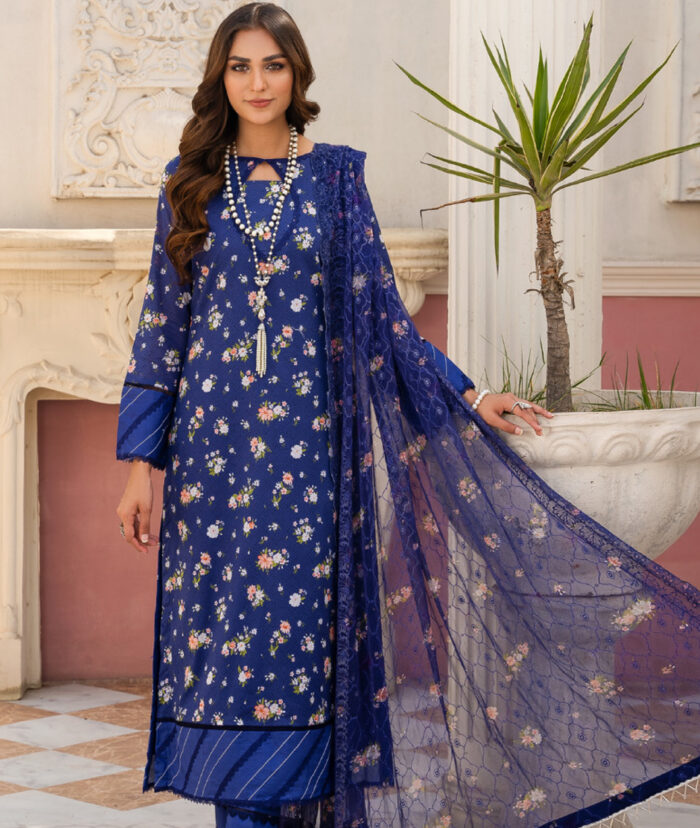 Pakistani woman wearing digital printed lawn shawlar kameez by Ayesha Styles.