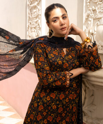 Pakistani woman wearing digital printed lawn shawlar kameez by Ayesha Styles.