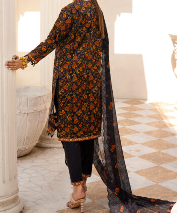 Pakistani woman wearing digital printed lawn shawlar kameez by Ayesha Styles.