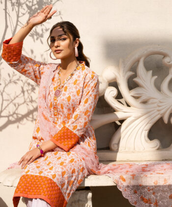 Pakistani woman wearing digital printed lawn shawlar kameez by Ayesha Styles.